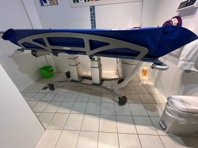 3756_mobile_electric_shower_trolley_full_view_image