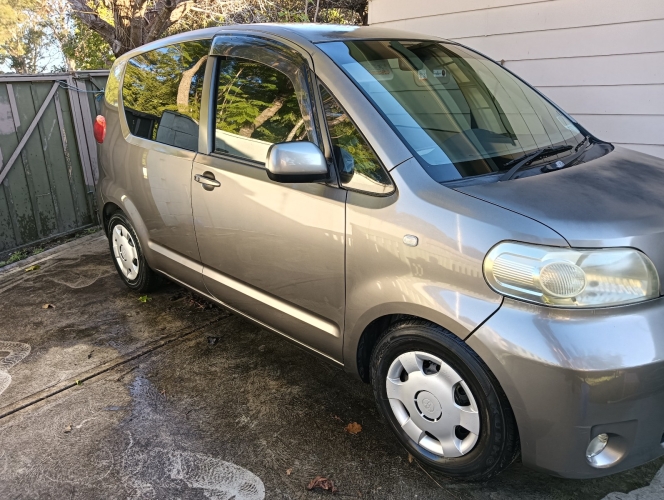 Toyota Porte 2006