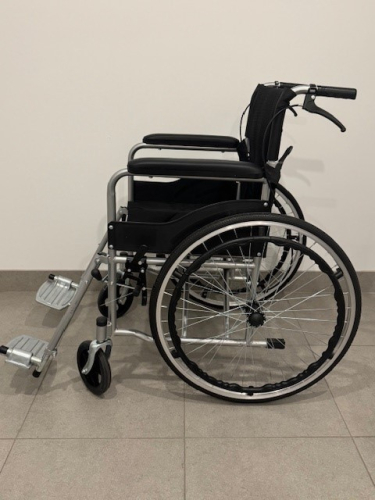 6235_wheelchair_side_view
