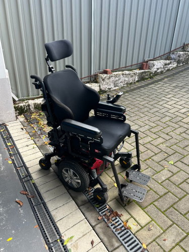 Electric Quantum 6 Wheelchair