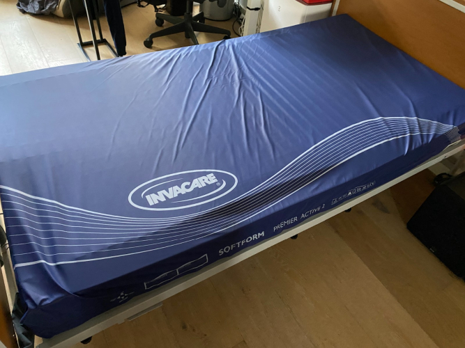 Novis Community Bed with Invacare Mattress