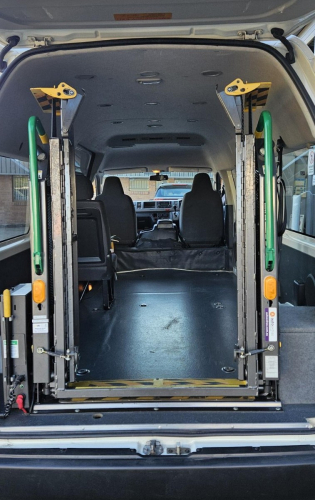 6424_toyota_commuter_wav_6