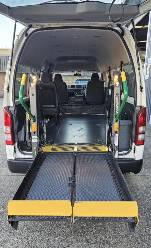 6424_toyota_commuter_wav_7