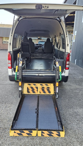 6424_toyota_commuter_wav_8