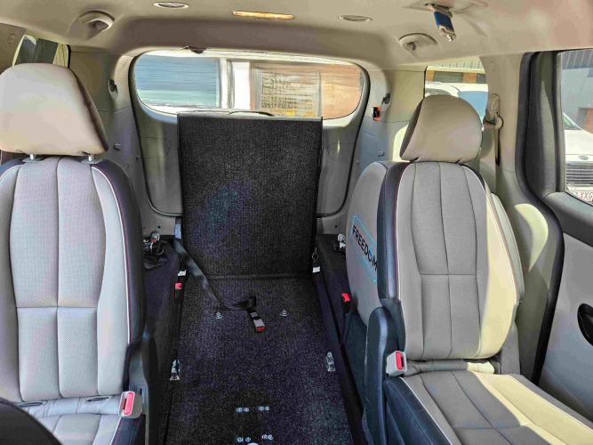 6607_kia_carnival_381cy5_8