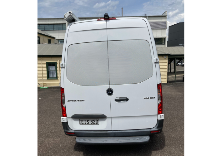 6745_van_2