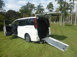 2017 Toyota Esquire Front Turnout Seat + Ramp