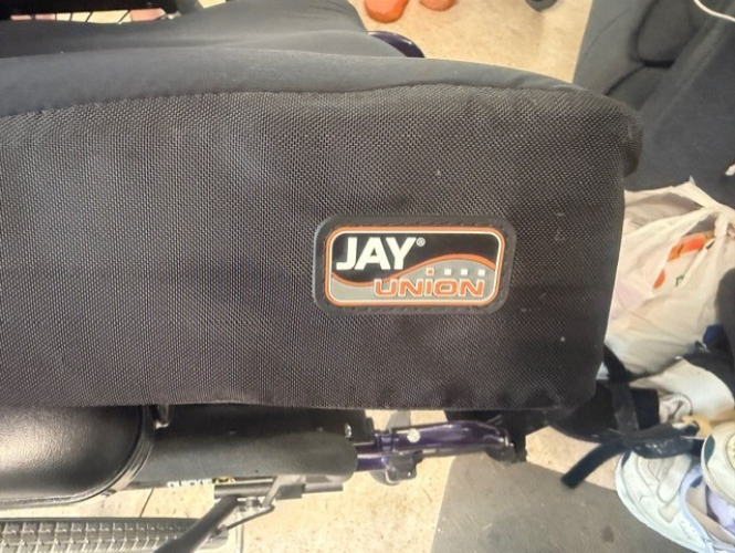 7898_jay_union_cushion_r1866697067