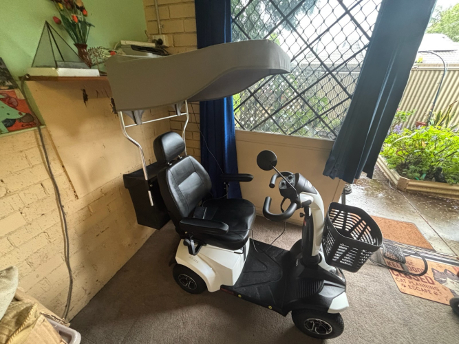 8308_mobility_scooter_side_view
