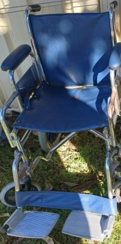 8332_bluemanualchairchop