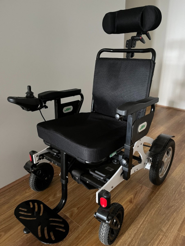 JBH D17 Electric Wheelchair – Near-New