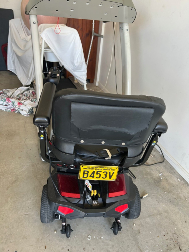 8718_wheel_chair_pic_2
