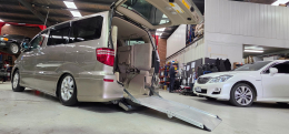 2005 Toyota Alphard - WC Ramp & Swivel Seat