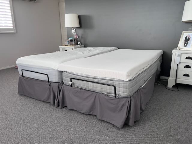 Plega Adjustable Split King + Latex Mattress