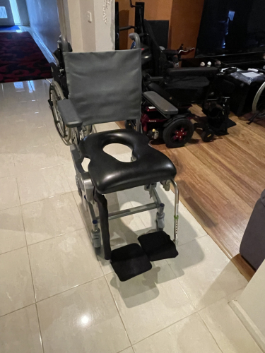 Raz-ART Shower/Commode Chair