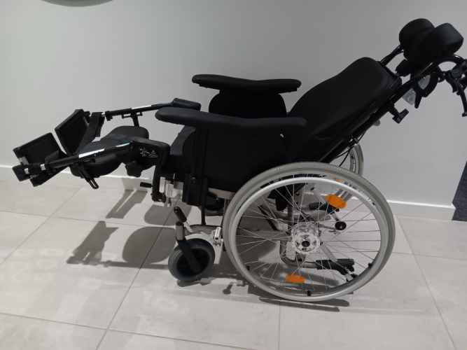 9157_wheelchair_side_view_reclined