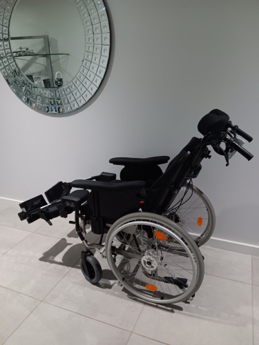 9157_wheelchair_side_view_semi-reclined