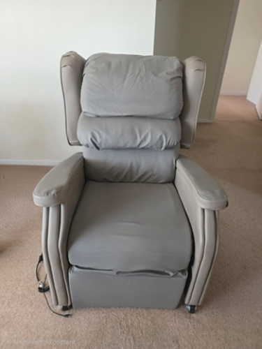 Accora Configura CM1 Lift Recliner
