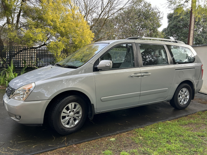 2012 Kia Carnival, 200kg Hoist + Turney Seat