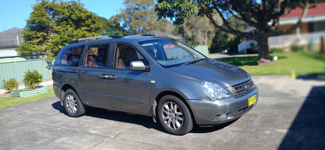 2009 Kia Carnival Van