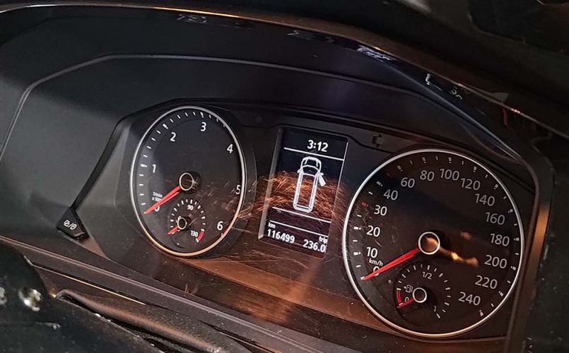 9341_black_vw_transporter_-_odometer