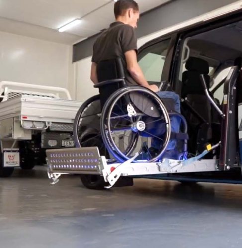 9341_black_vw_transporter_-_platform_lift_up_3