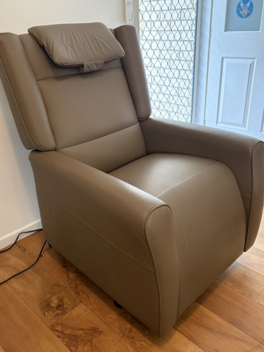 Niagara Medical Therapy Massage Chair – Excellent Condition