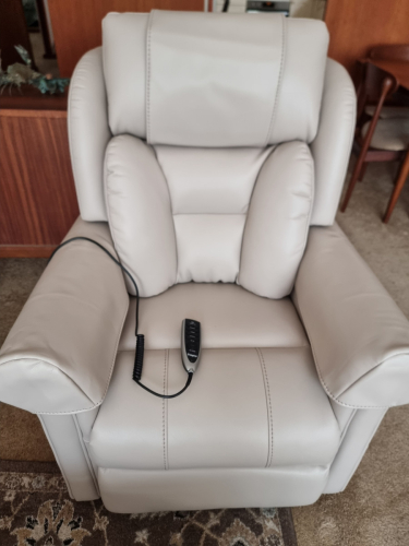 Near New 5 Motor Recliner Chair