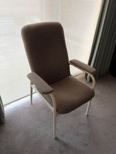 Hip Chair