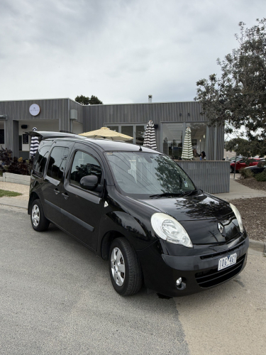 2013 Renault Wheelchair Vehicle-Auto-Low KM