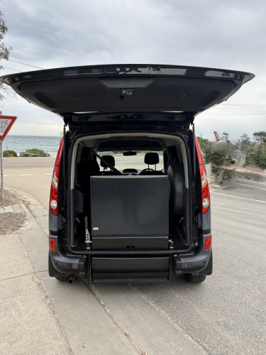 9897_rear_image_of_the_2013_renault_wheelchair_vehicle_with_boot_open